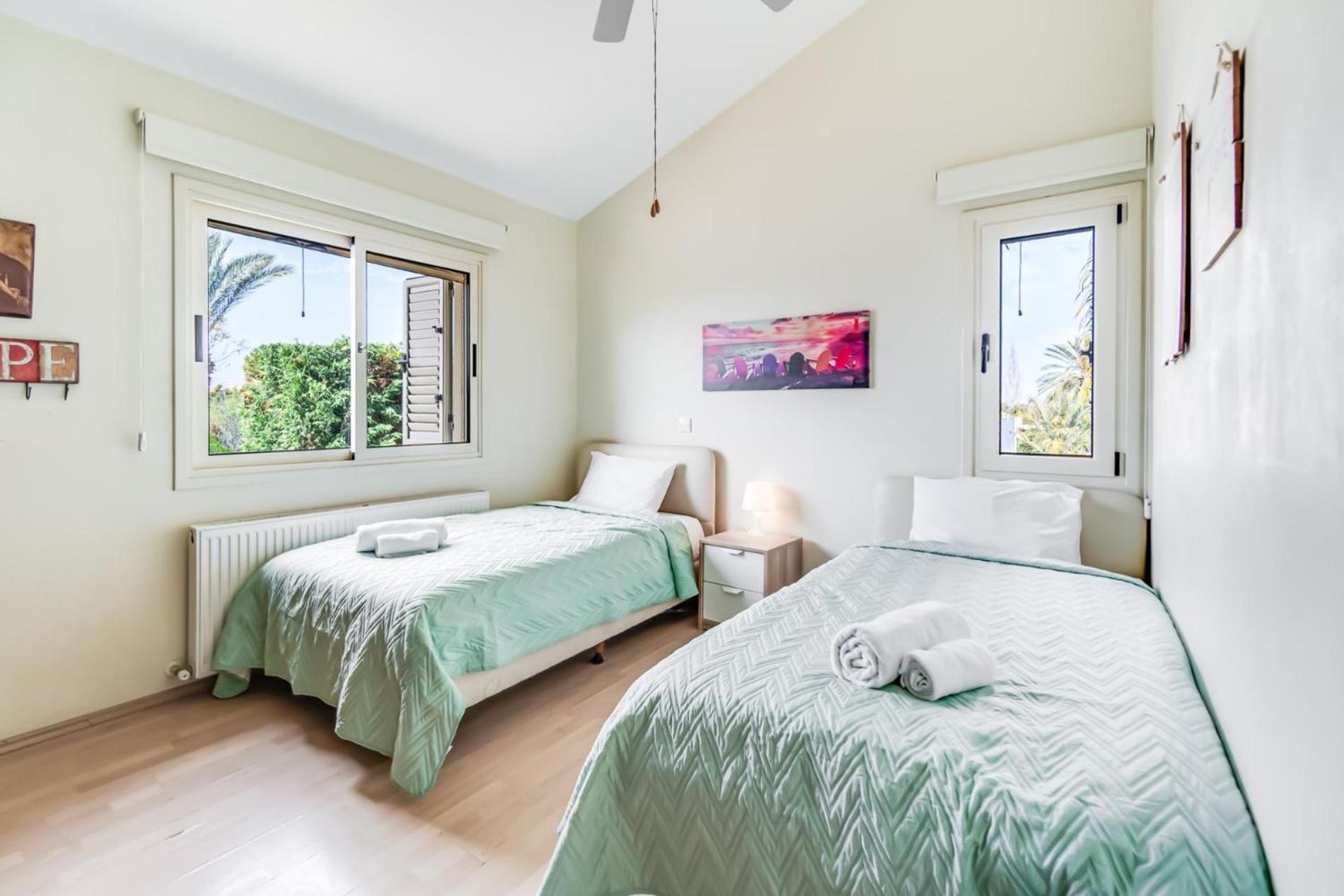 פרבוליה Villa Venus By Ezoria Villas מראה חיצוני תמונה