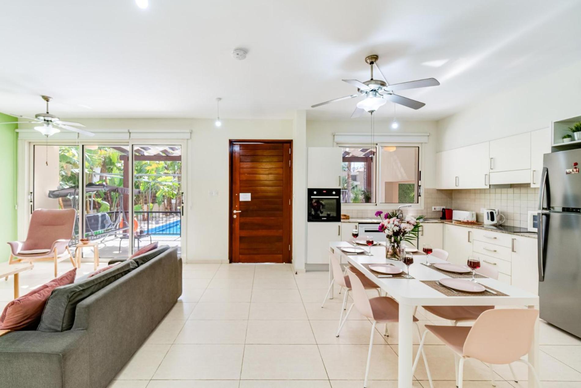 פרבוליה Villa Venus By Ezoria Villas מראה חיצוני תמונה
