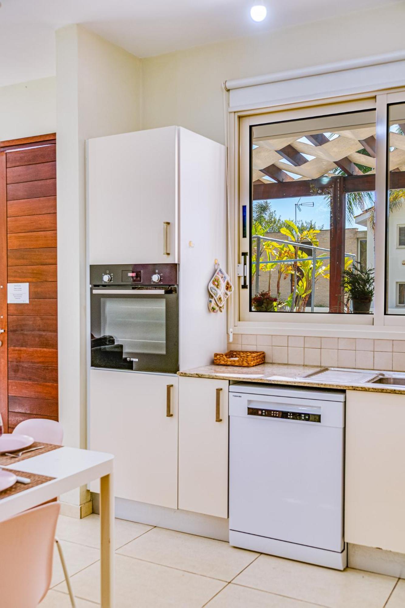 פרבוליה Villa Venus By Ezoria Villas מראה חיצוני תמונה